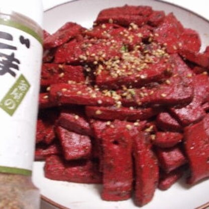 滋賀県の名物赤こんにゃくです。こんにゃくの煮物はヘルシーでダイエットに持って来いで常備食にもなりますね。